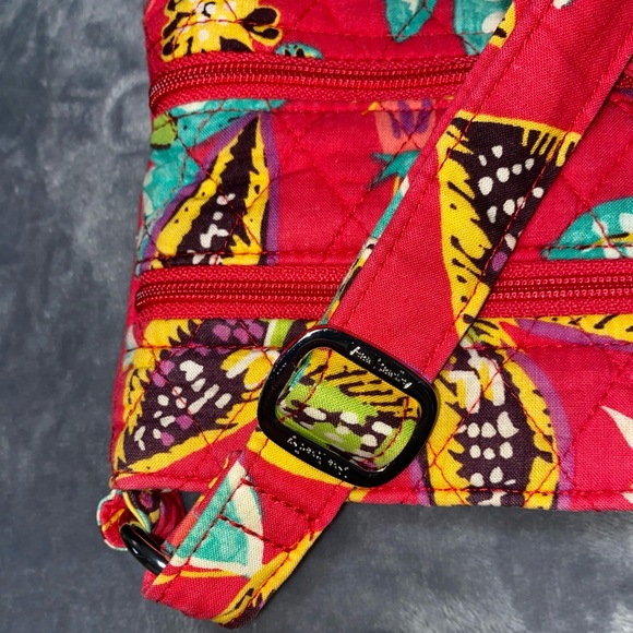 VERA BRADLEY PURSE. - Picture 8 of 16